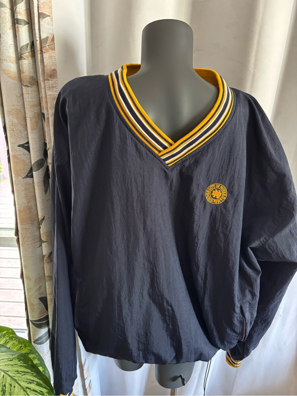 Men's vintage University of Notre Dame pullover xl